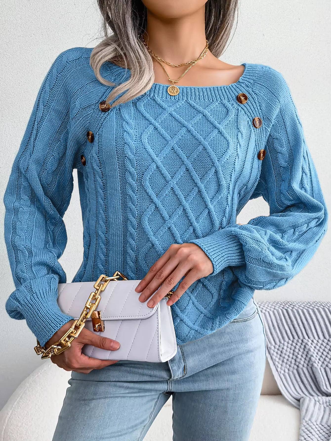 Chic Wool Women's Sweater with Shells