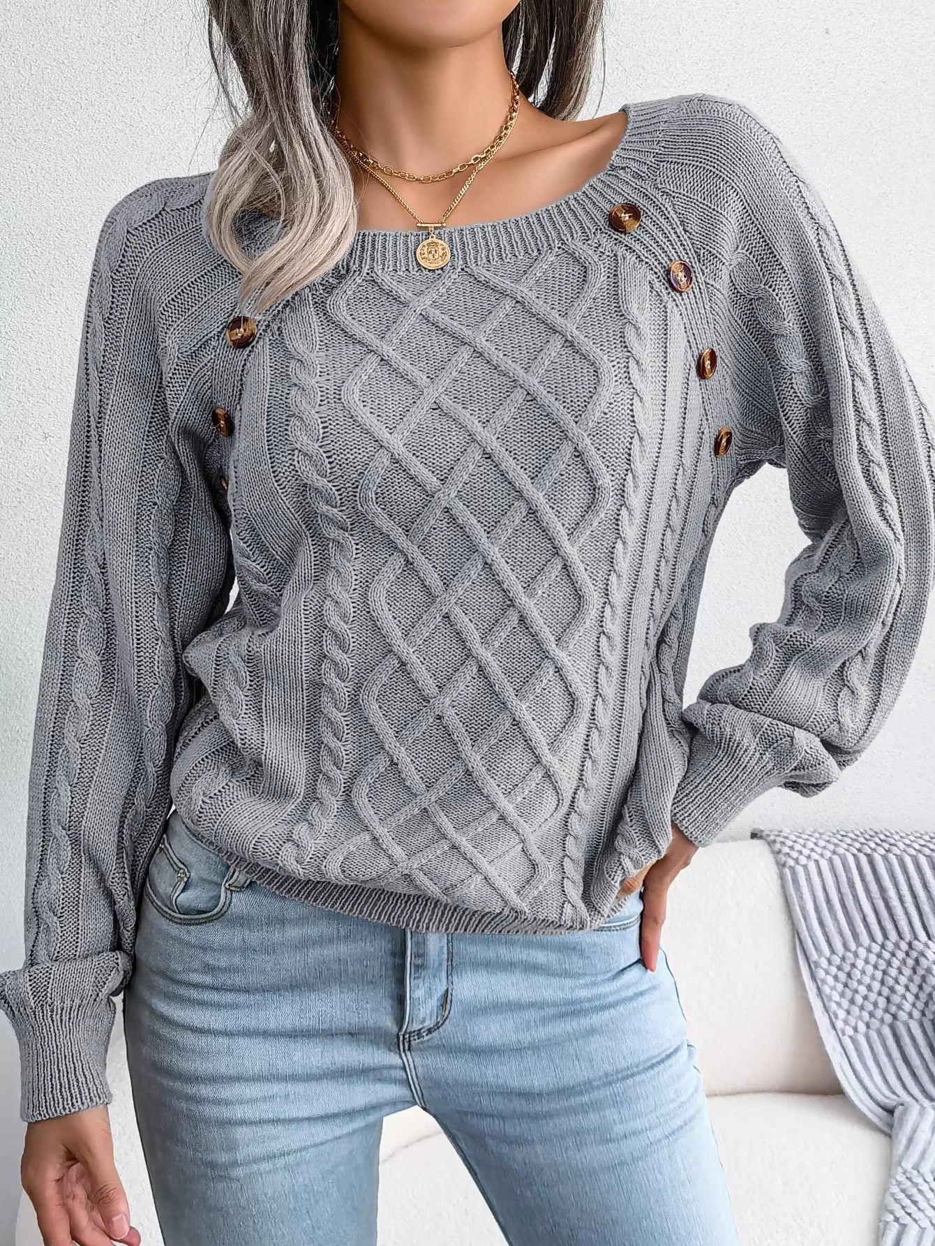 Chic Wool Women's Sweater with Shells