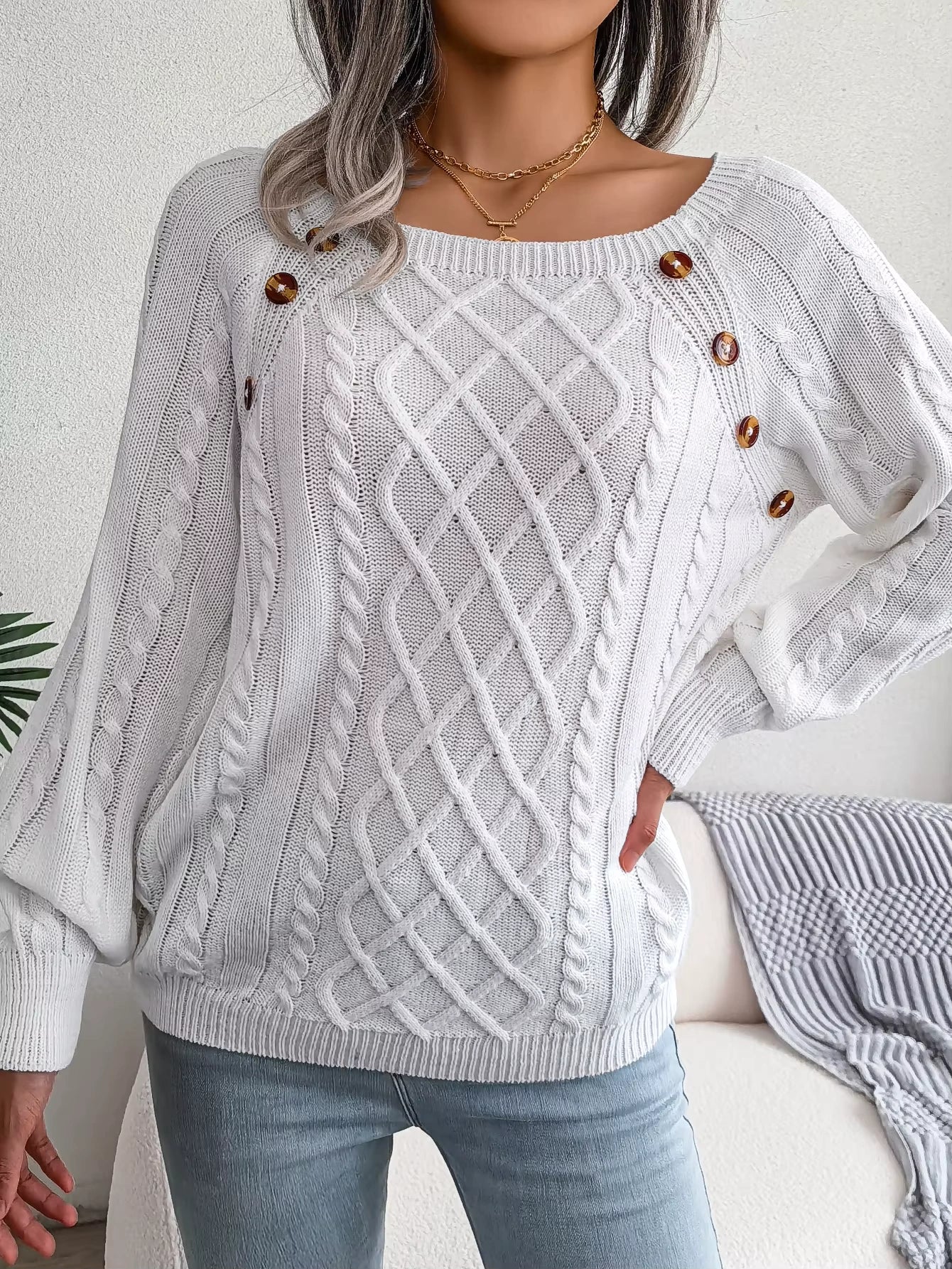 Chic Wool Women's Sweater with Shells