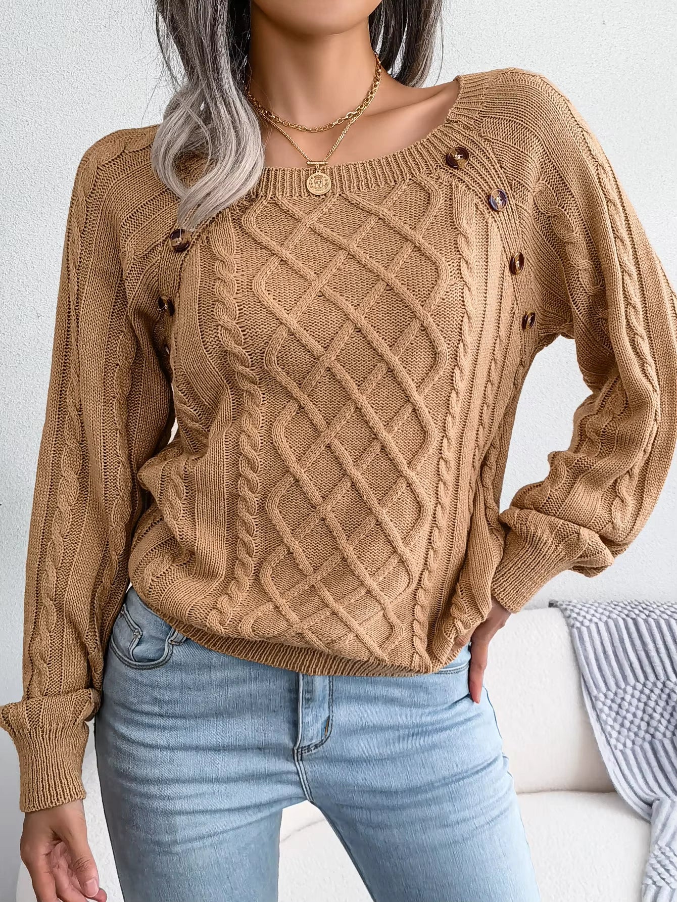 Chic Wool Women's Sweater with Shells