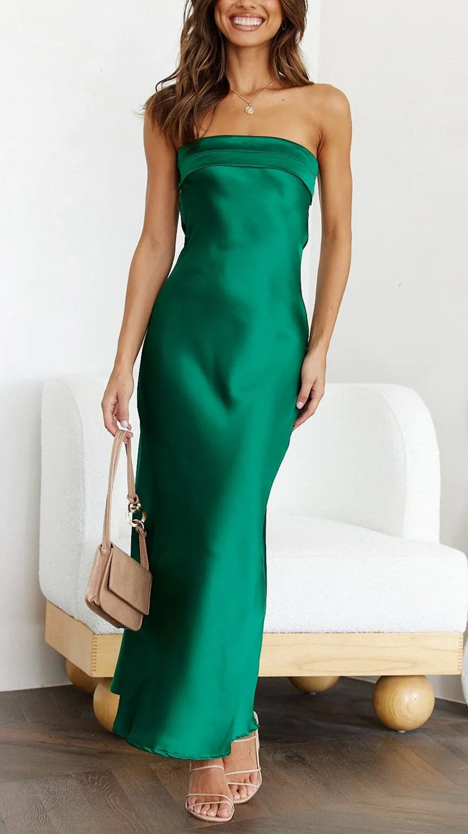 Léa Elegant Long Dress in Luxury Satin