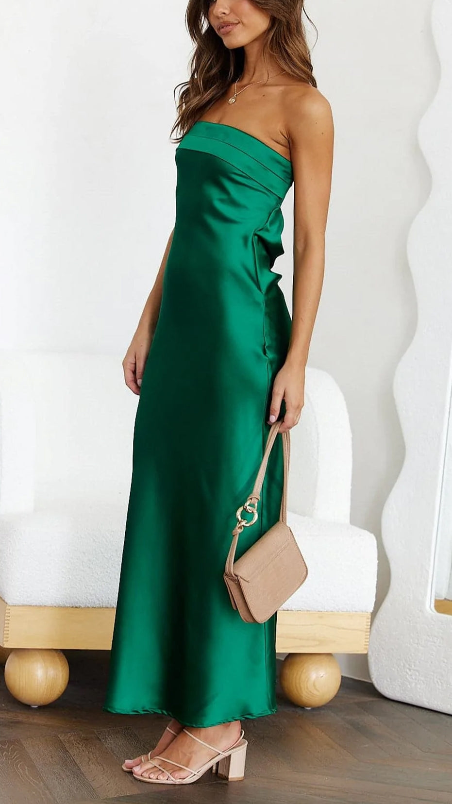 Léa Elegant Long Dress in Luxury Satin