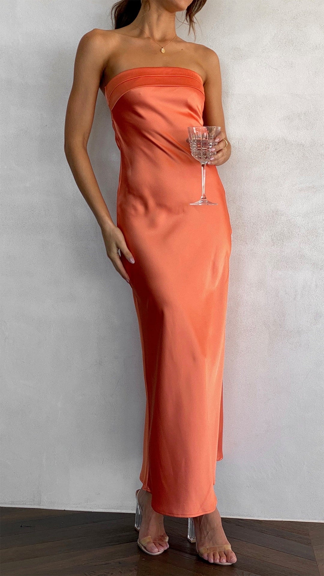 Léa Elegant Long Dress in Luxury Satin
