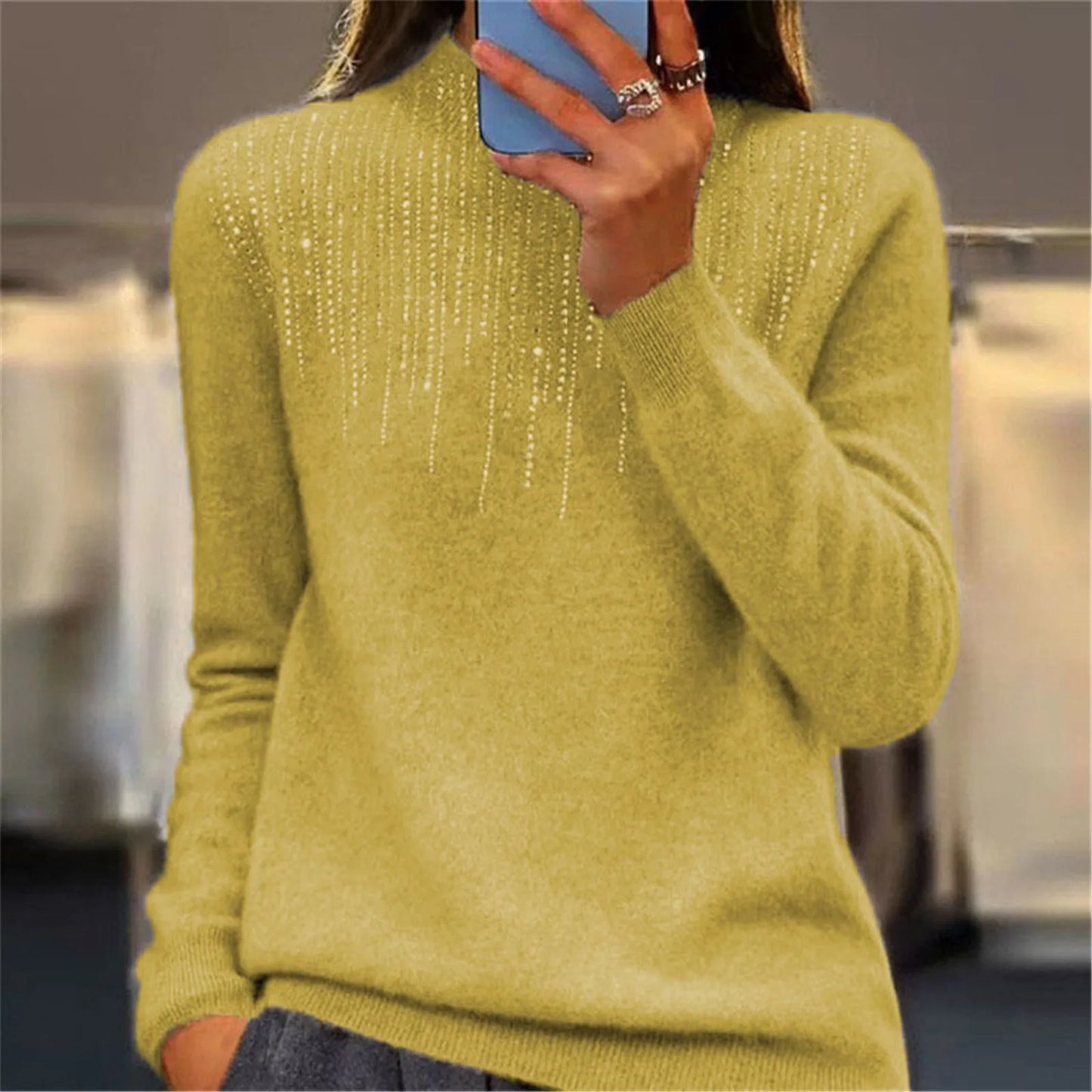 Freda – Chic semi-turtleneck sweater with sequins