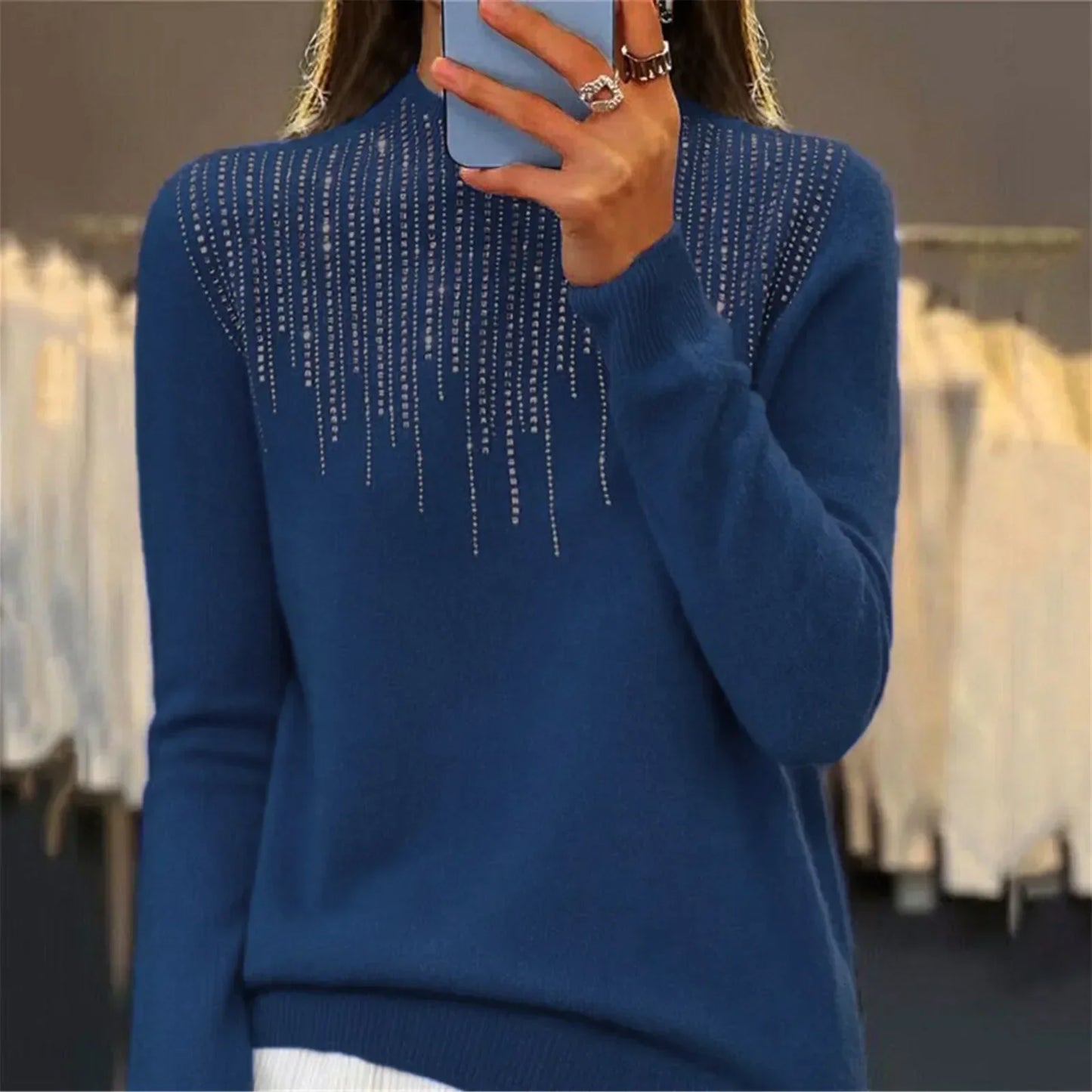 Freda – Chic semi-turtleneck sweater with sequins