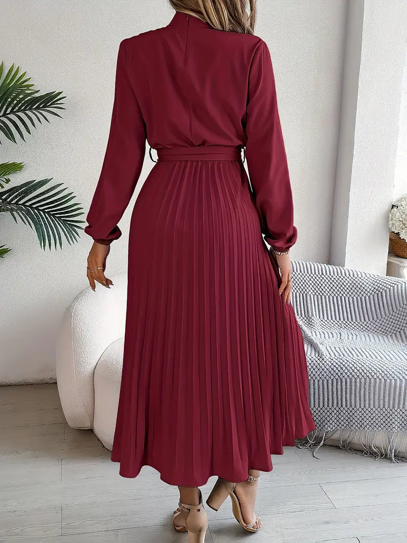 Sophie – Elegant Soft Dress with High Collar and Pleated Belt