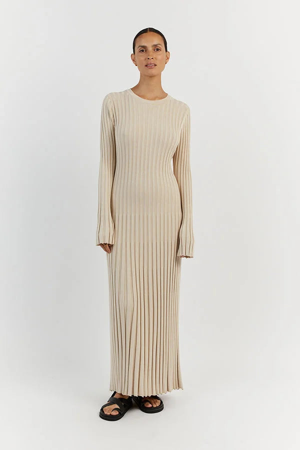 Sophie – Elegant Long Dress with Ethereal Lines