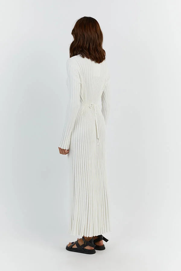 Sophie – Elegant Long Dress with Ethereal Lines