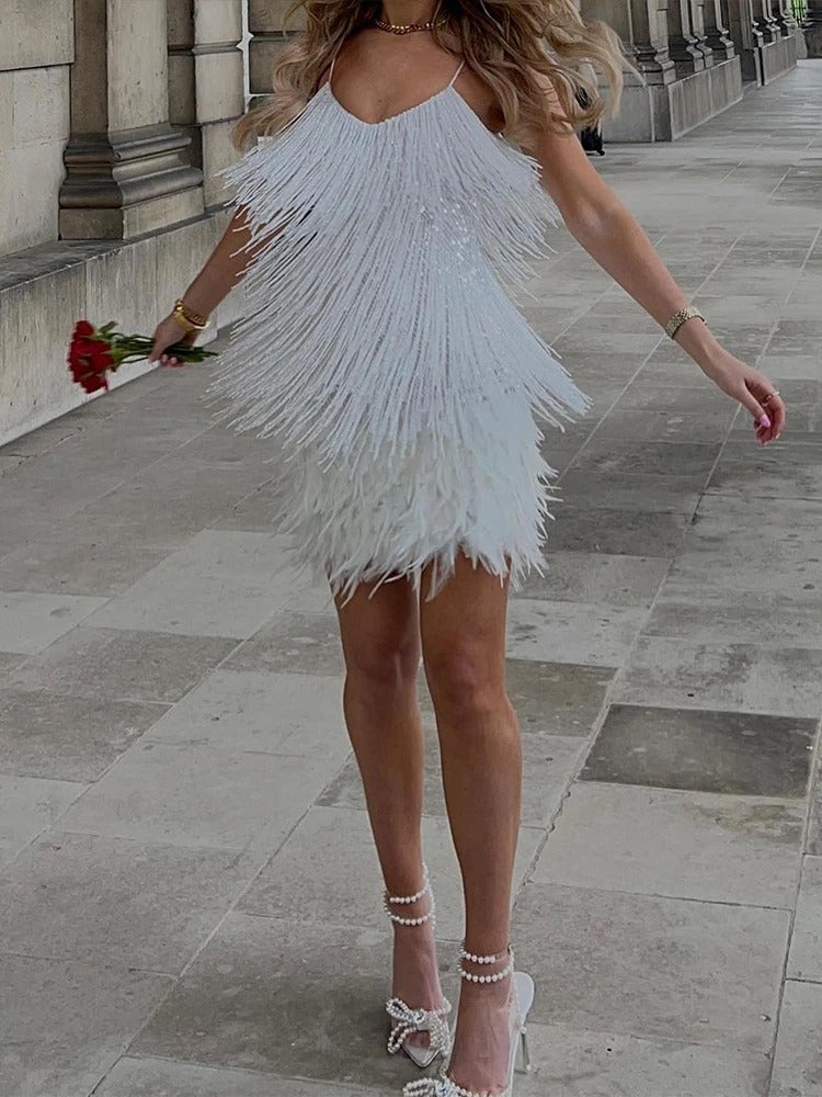 Sophie – Robe Éblouissante et Confortable à Paillettes et Détails Plume
