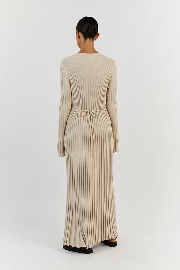 Sophie – Elegant Long Dress with Ethereal Lines