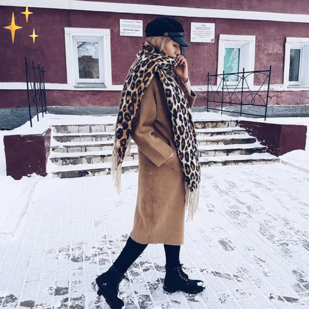 Emma – Soft and Elegant Scarf with Leopard Pattern