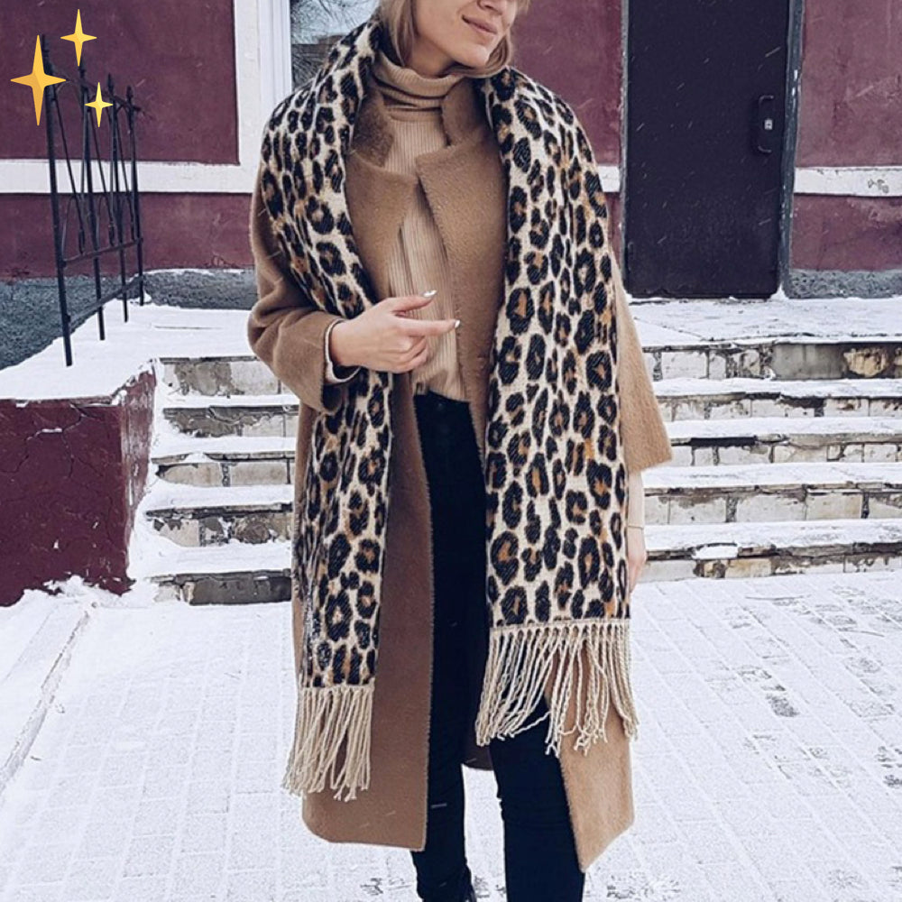 Emma – Soft and Elegant Scarf with Leopard Pattern