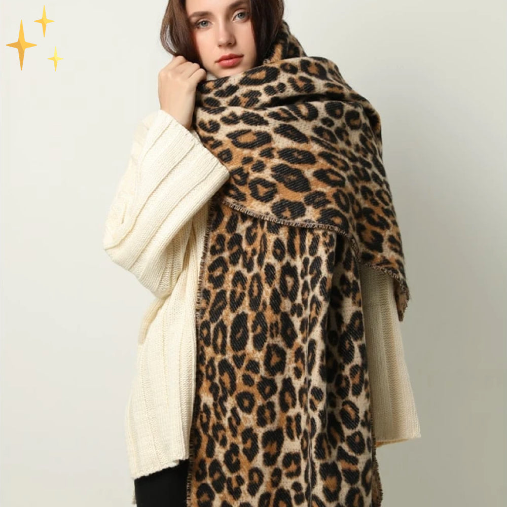 Emma – Soft and Elegant Scarf with Leopard Pattern