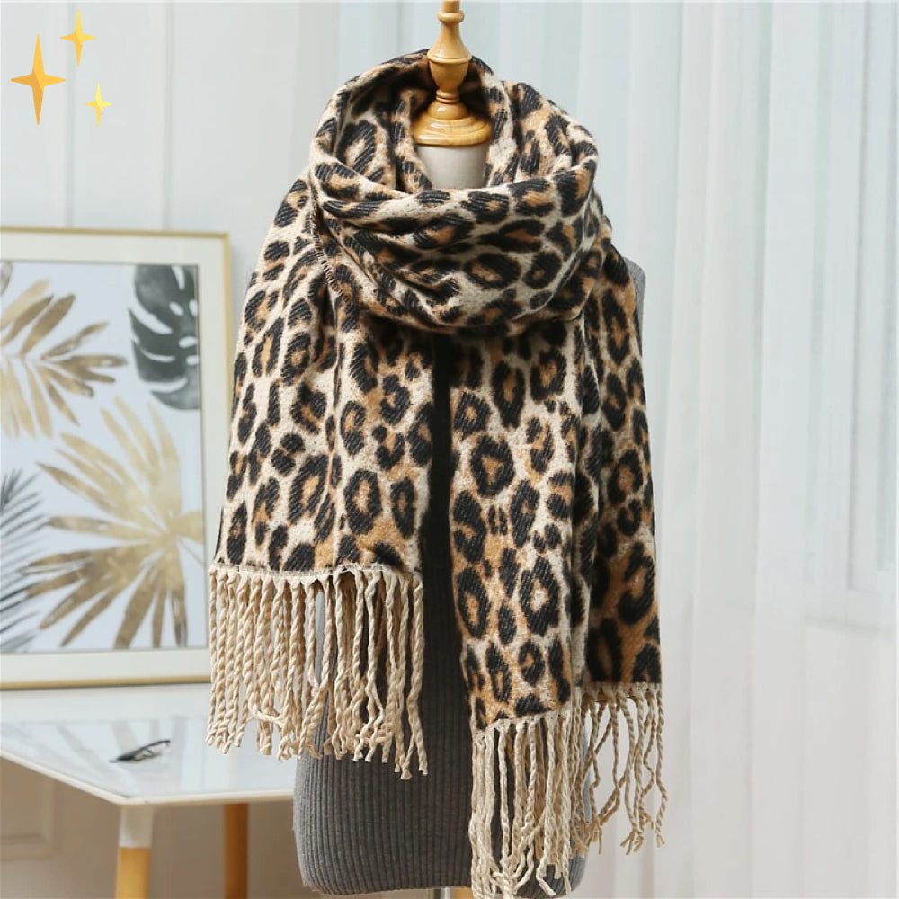 Emma – Soft and Elegant Scarf with Leopard Pattern