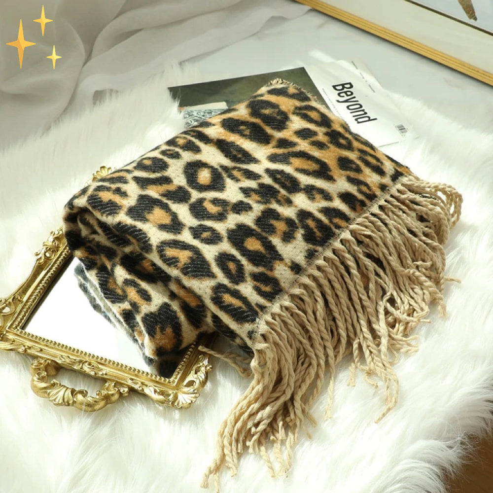 Emma – Soft and Elegant Scarf with Leopard Pattern