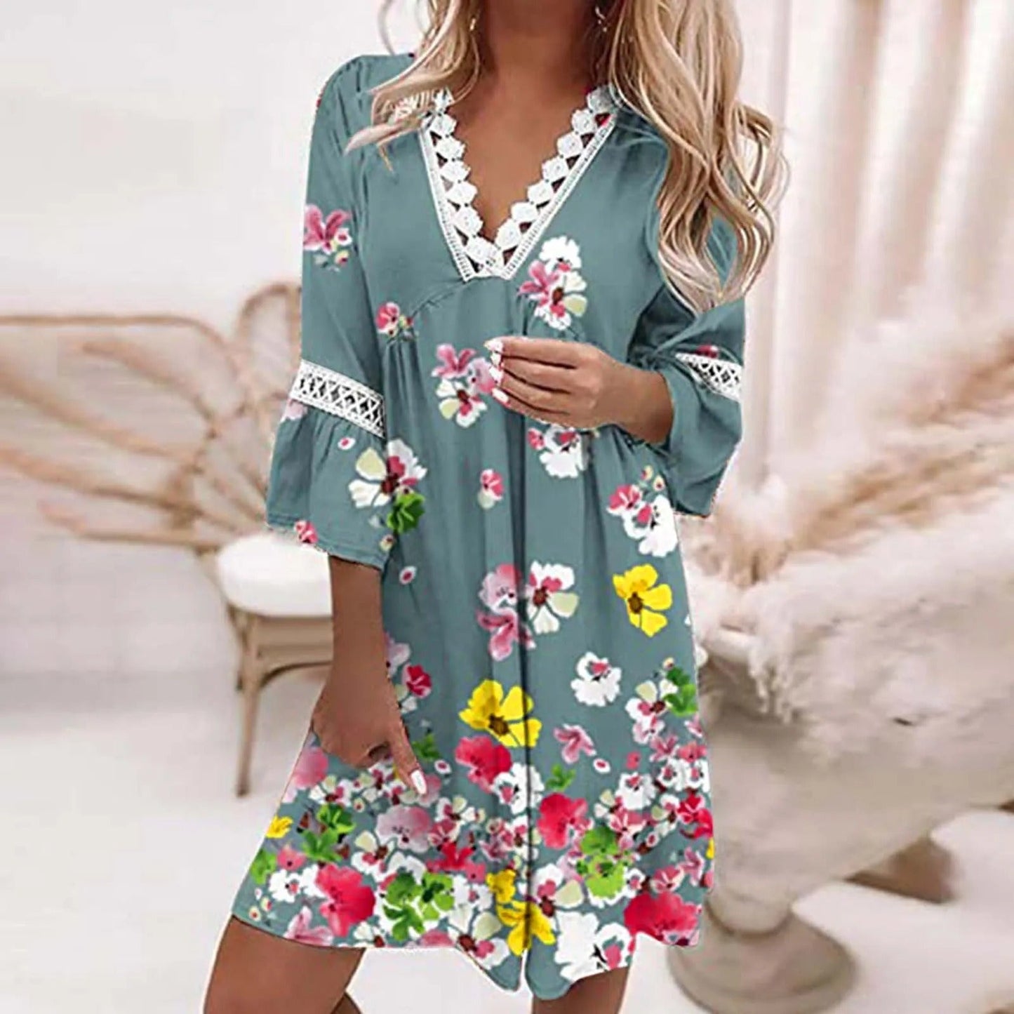 Léa – Fluid and elegant lace floral dress