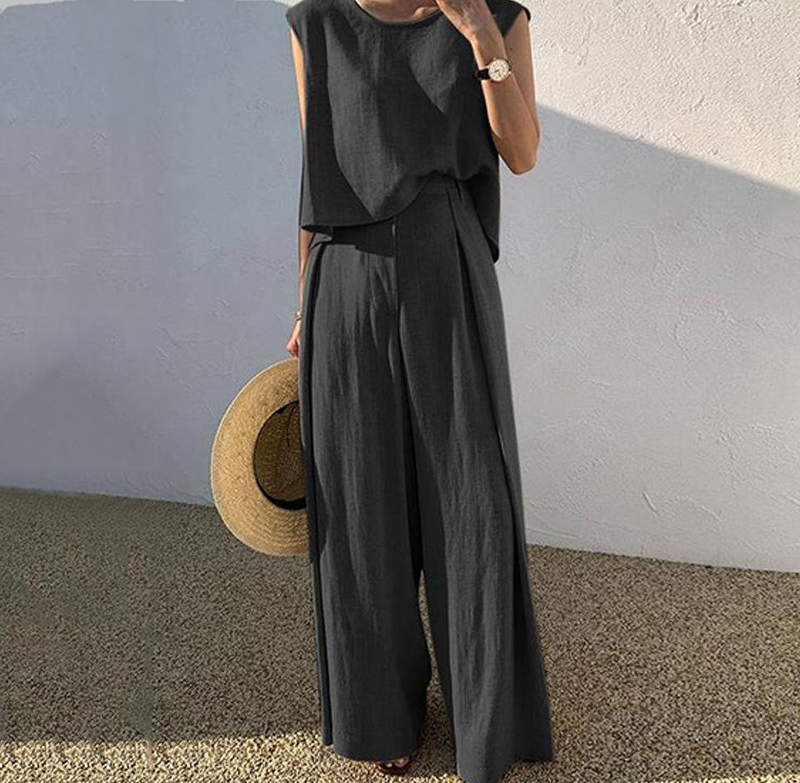 Women's 2-Piece Set – Sleeveless Top and Wide Pants