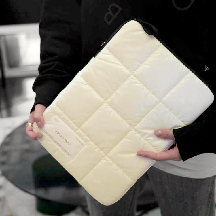 Sophie – Elegant and Protective Puffer Case for MacBook & iPad
