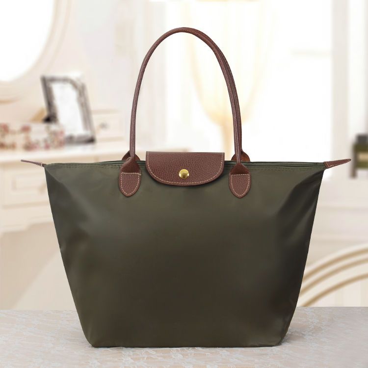 Emma – Elegant and practical faux leather shoulder bag
