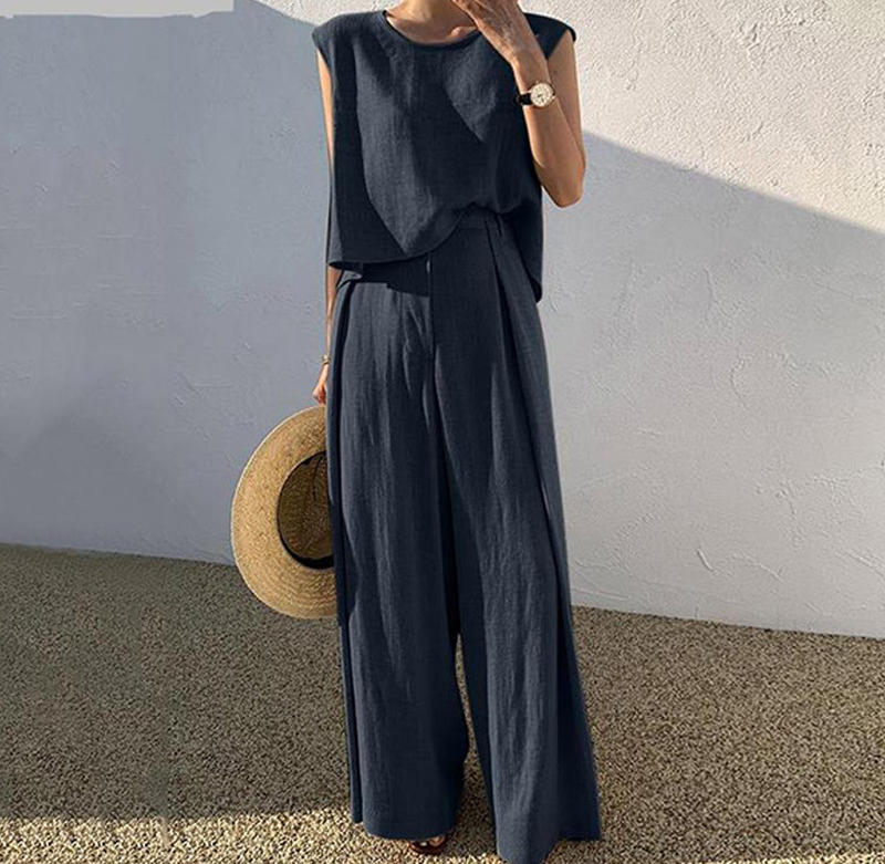 Women's 2-Piece Set – Sleeveless Top and Wide Pants
