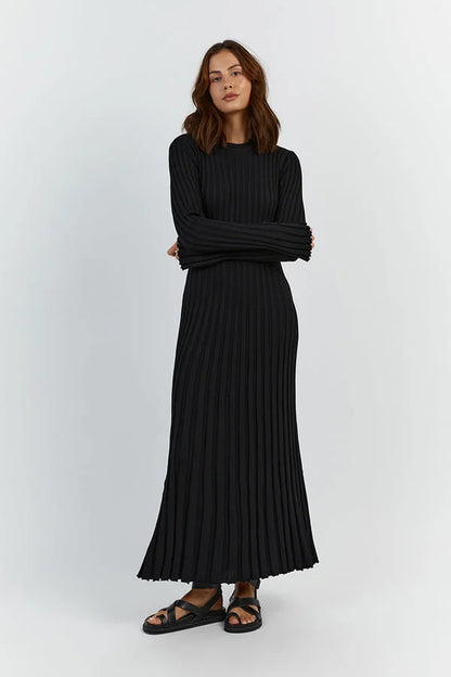 Sophie – Elegant Long Dress with Ethereal Lines