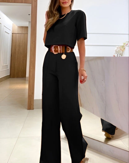 Haut court élégant avec pantalon large