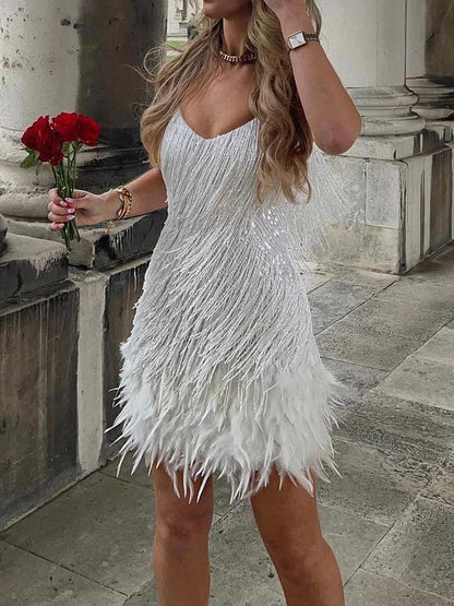 Sophie – Dazzling and Comfortable Dress with Sequins and Feather Details