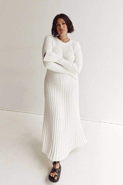 Sophie – Elegant Long Dress with Ethereal Lines