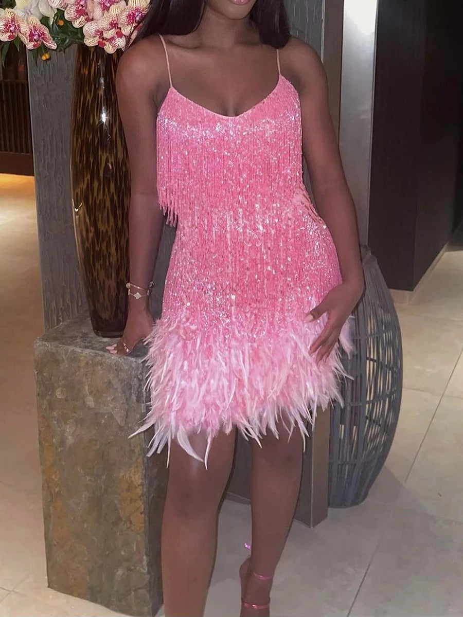 Sophie – Dazzling and Comfortable Dress with Sequins and Feather Details