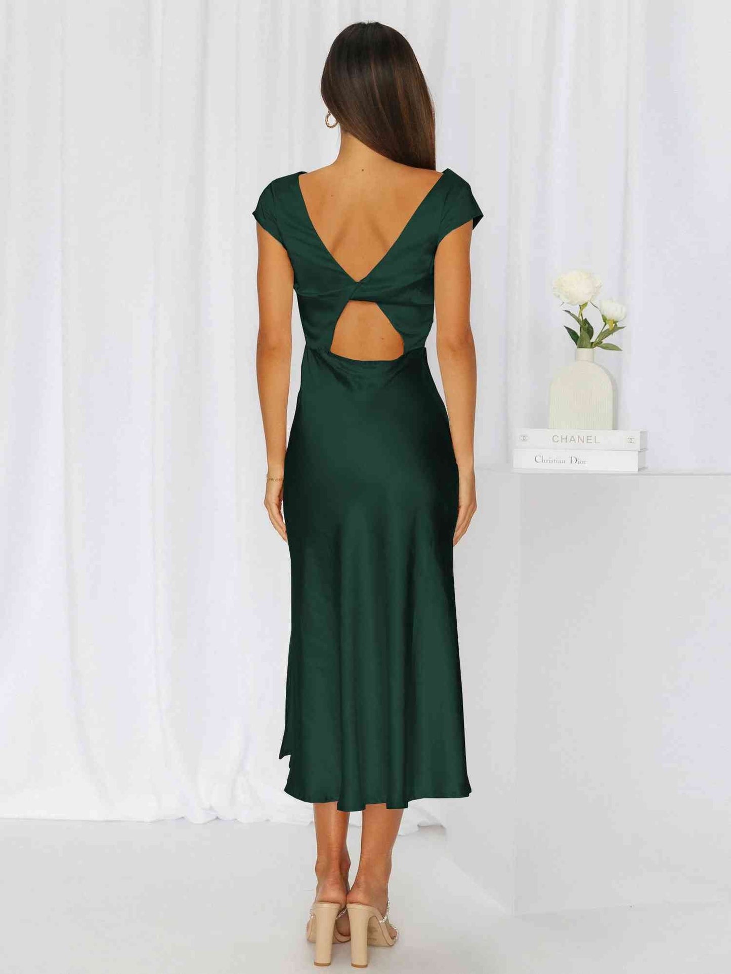 Léa Elegant Sleeveless Midi Dress