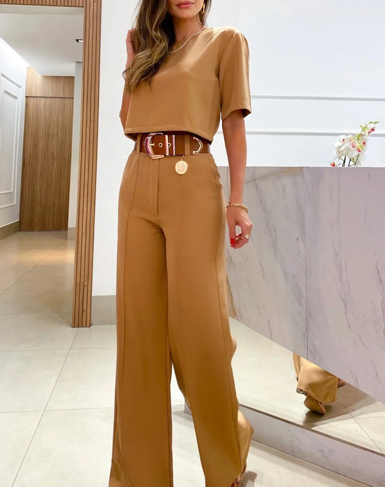 Haut court élégant avec pantalon large