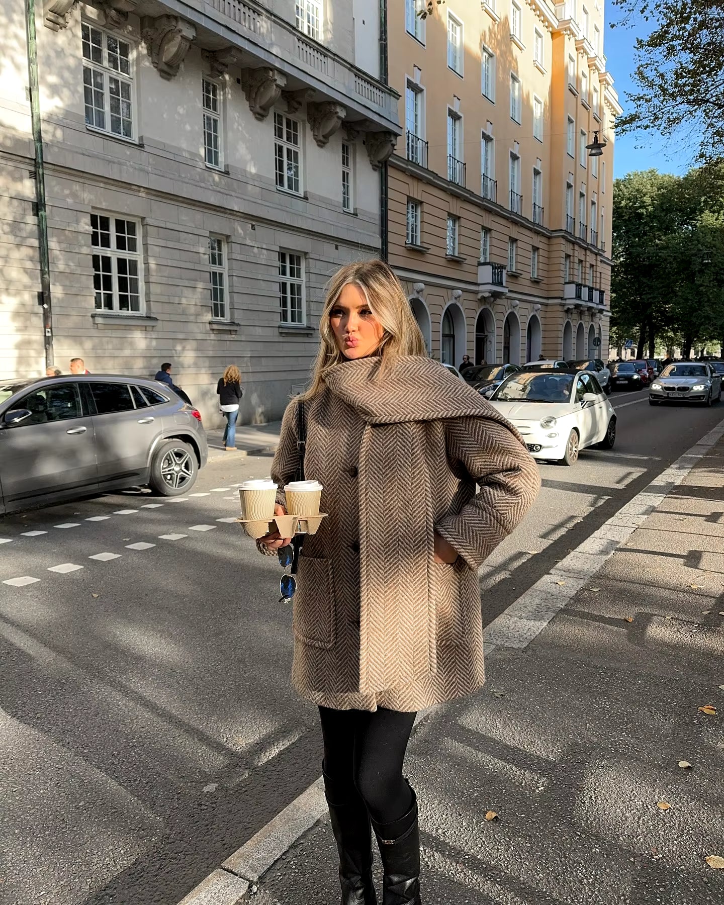 Manteau Chic en Chevrons avec Écharpe