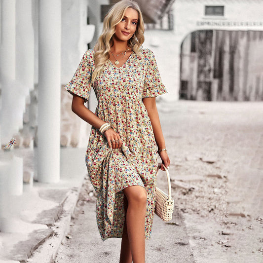 Léa – Light Bohemian Midi Dress with Floral Print and V-Neck