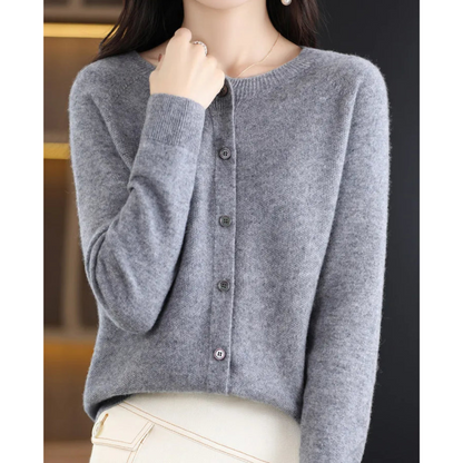 Sophie – Soft and elegant cardigan in fine knit