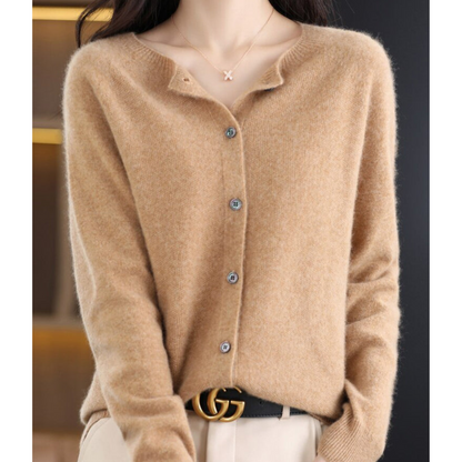 Sophie – Soft and elegant cardigan in fine knit