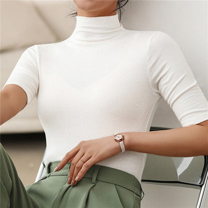 Léa – Soft and elegant second skin turtleneck