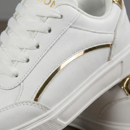 Zapatillas Sophie Luxe en Cuero PU Blanco con Detalles Dorados o Plateados