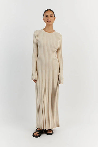 Sophie – Elegant Long Dress with Ethereal Lines