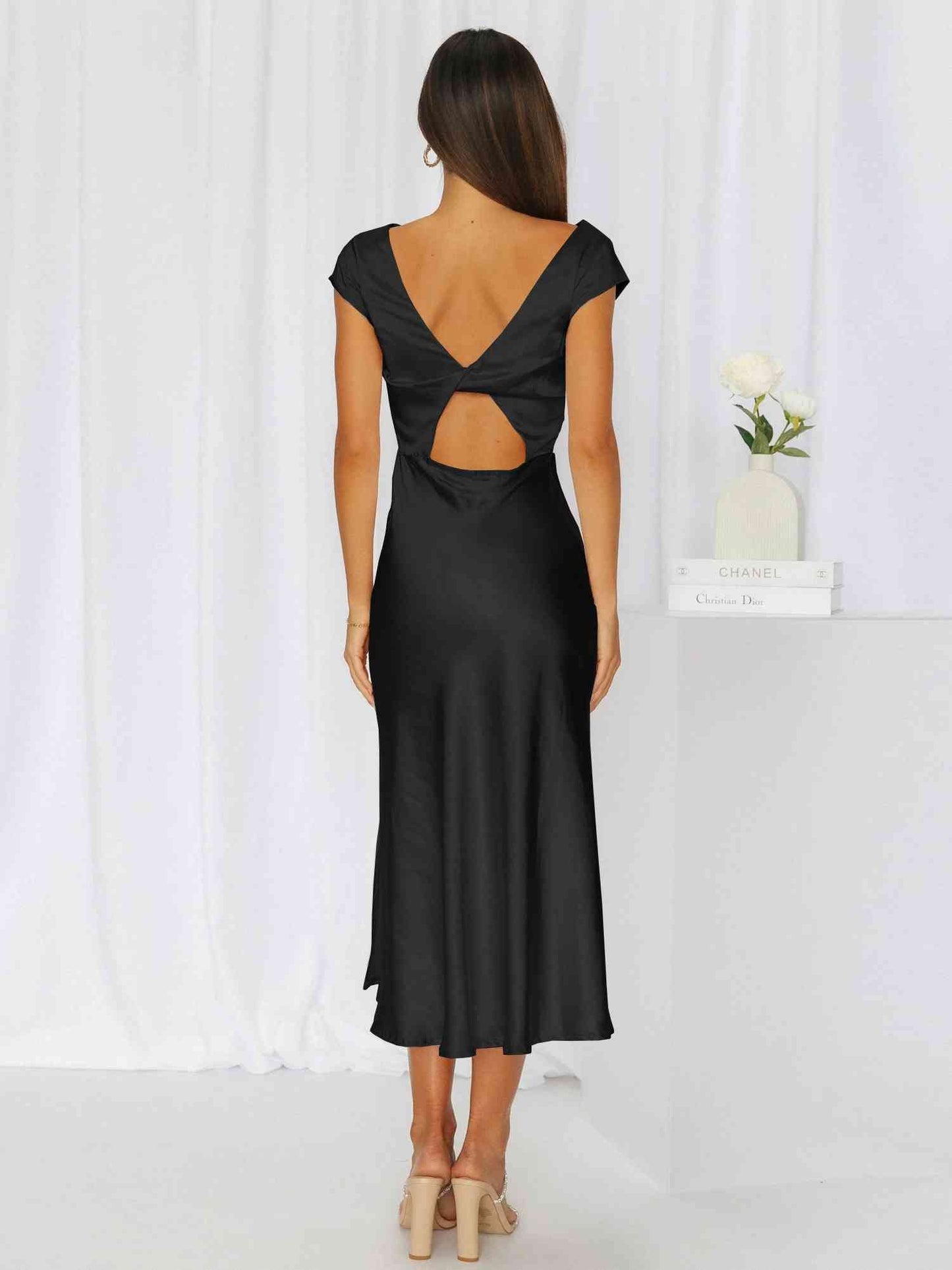 Léa Elegant Sleeveless Midi Dress