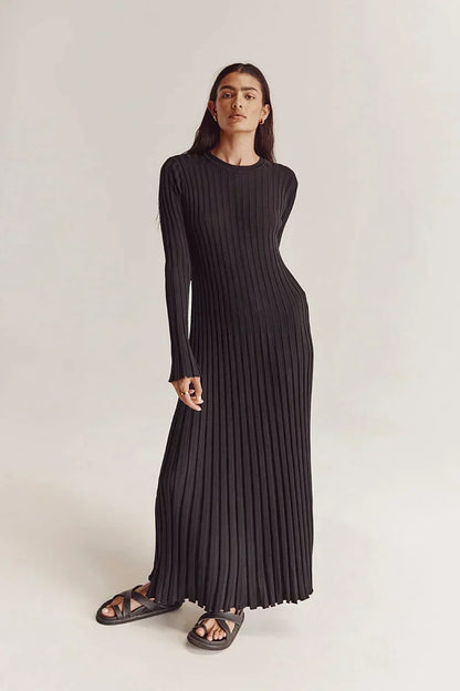 Sophie – Elegant Long Dress with Ethereal Lines