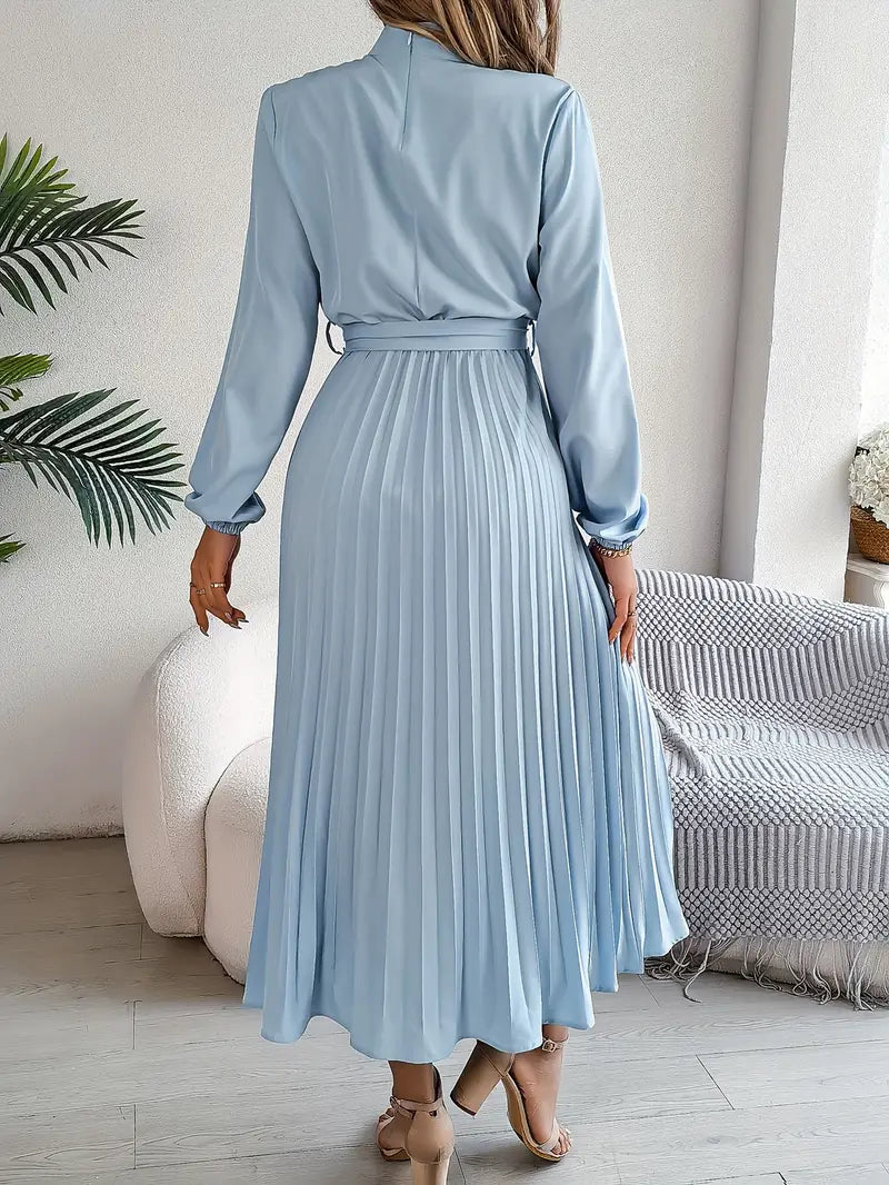 Sophie – Elegant Soft Dress with High Collar and Pleated Belt