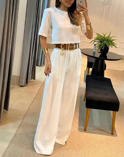 Haut court élégant avec pantalon large