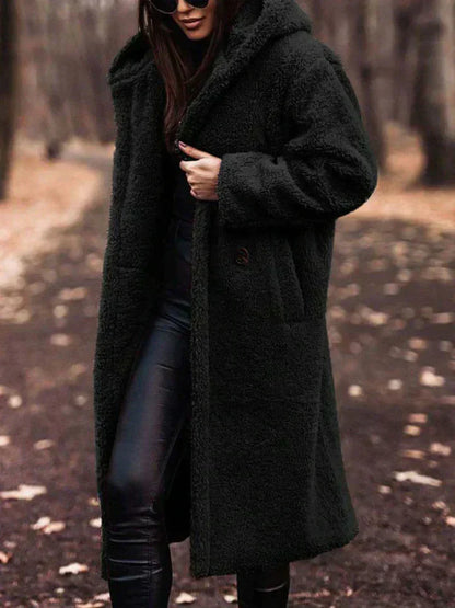 Clara – Manteau long en sherpa doux avec capuche et coupe oversize